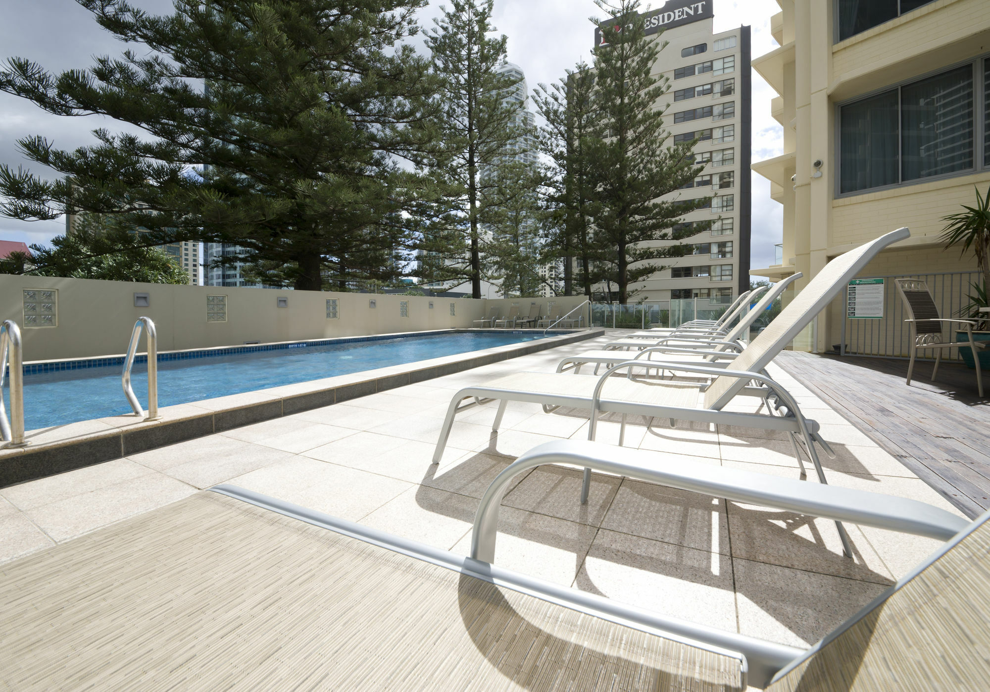 Berkeley On The Beach Aparthotel Gold Coast Exterior photo