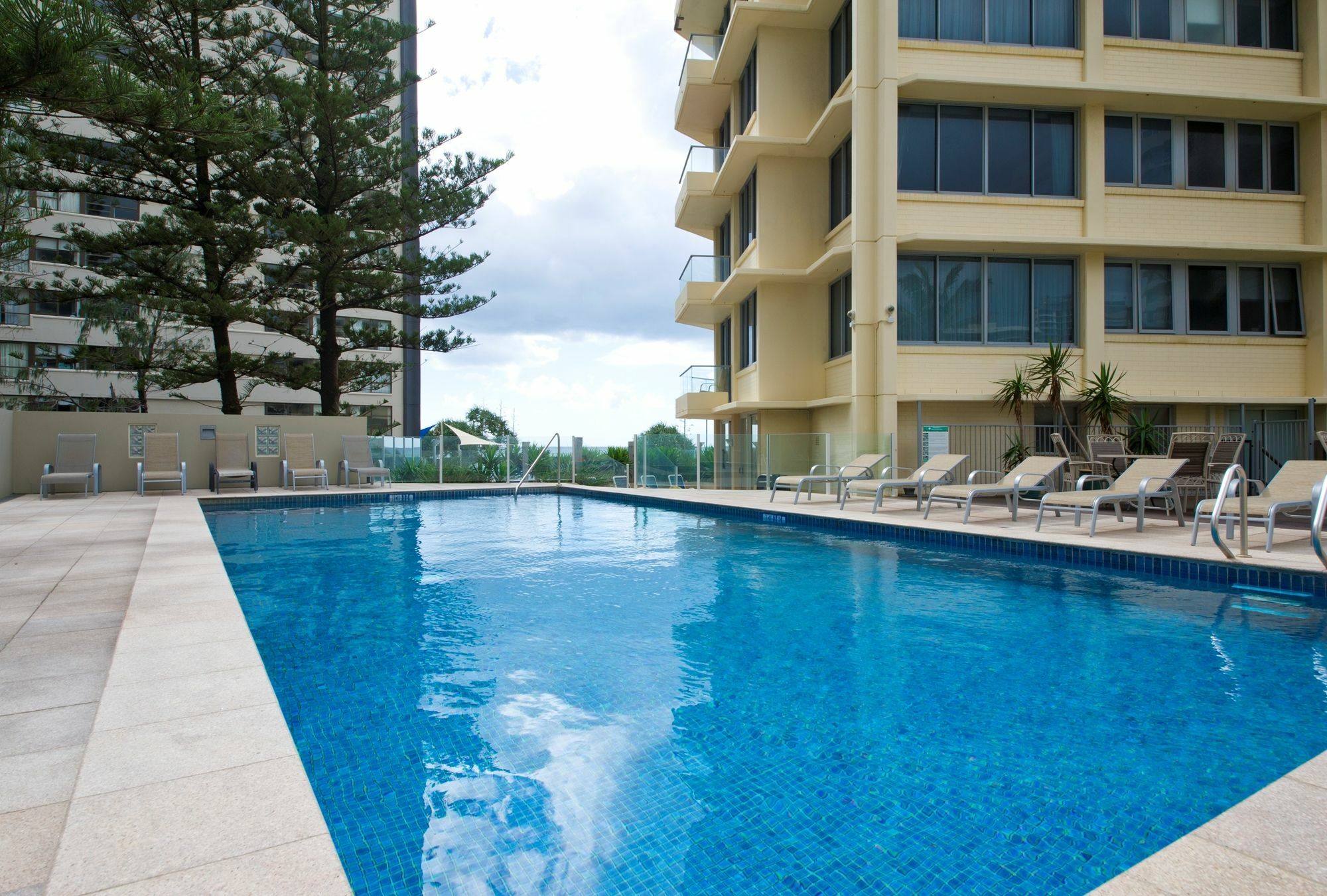 Berkeley On The Beach Aparthotel Gold Coast Exterior photo