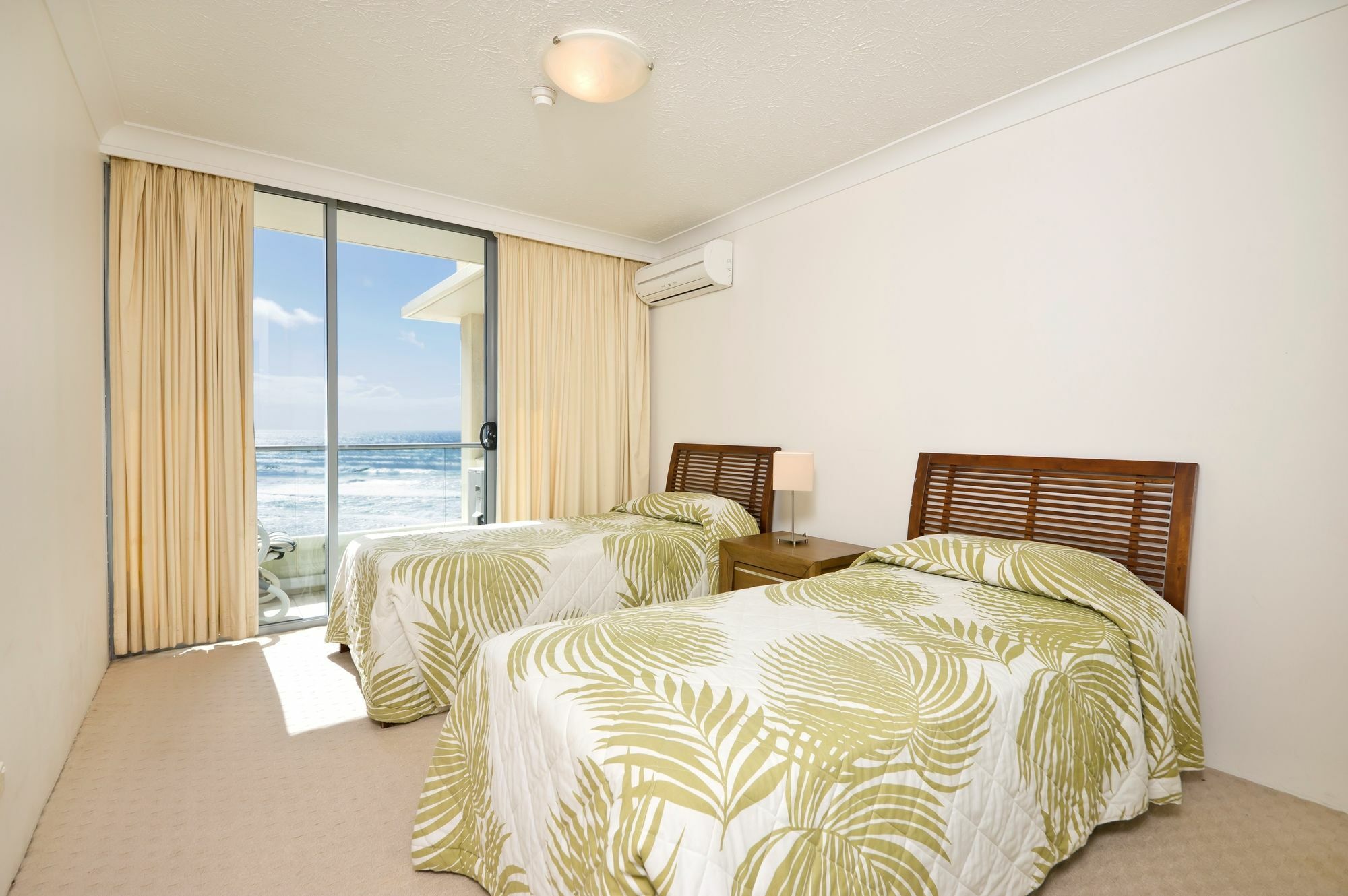 Berkeley On The Beach Aparthotel Gold Coast Exterior photo